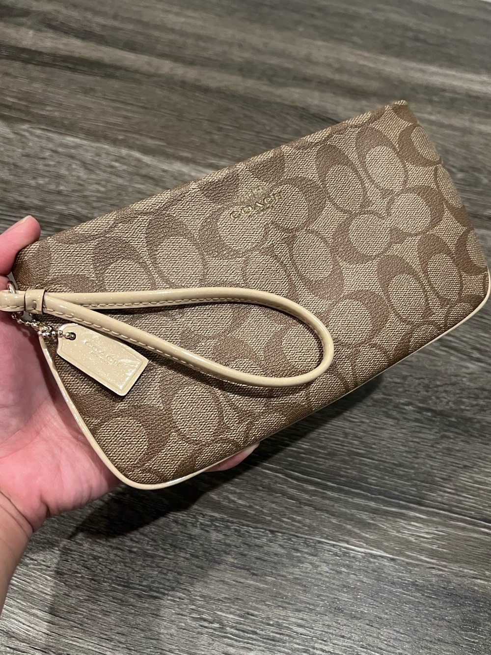 NWOT Coach F65748 Tan Signature Canvas Wristlet